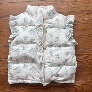 Women's white/blue floral puffer vest